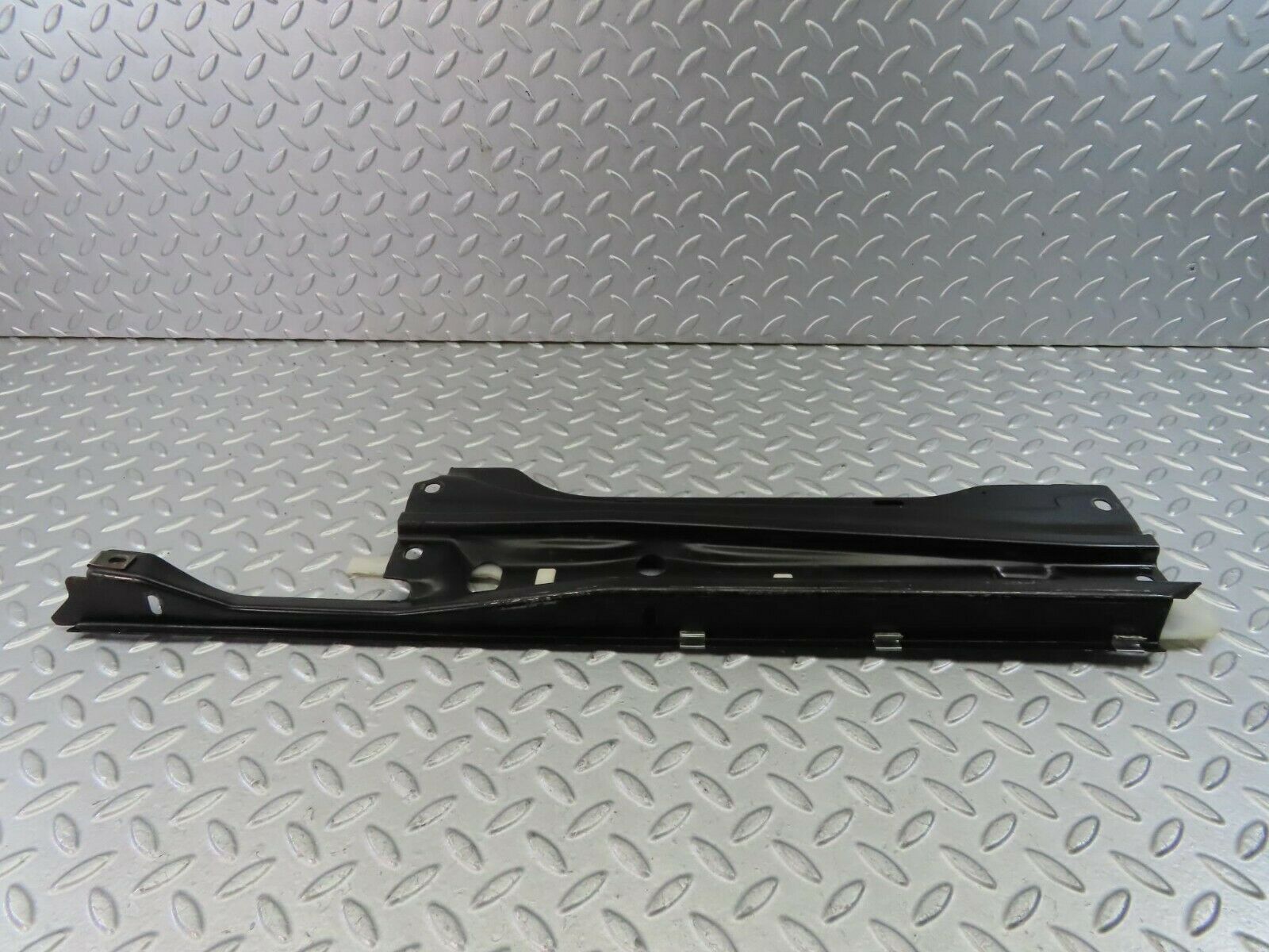 9314 Mercedes-Benz C124 300CE Coupe Rear Window Channel Support Left