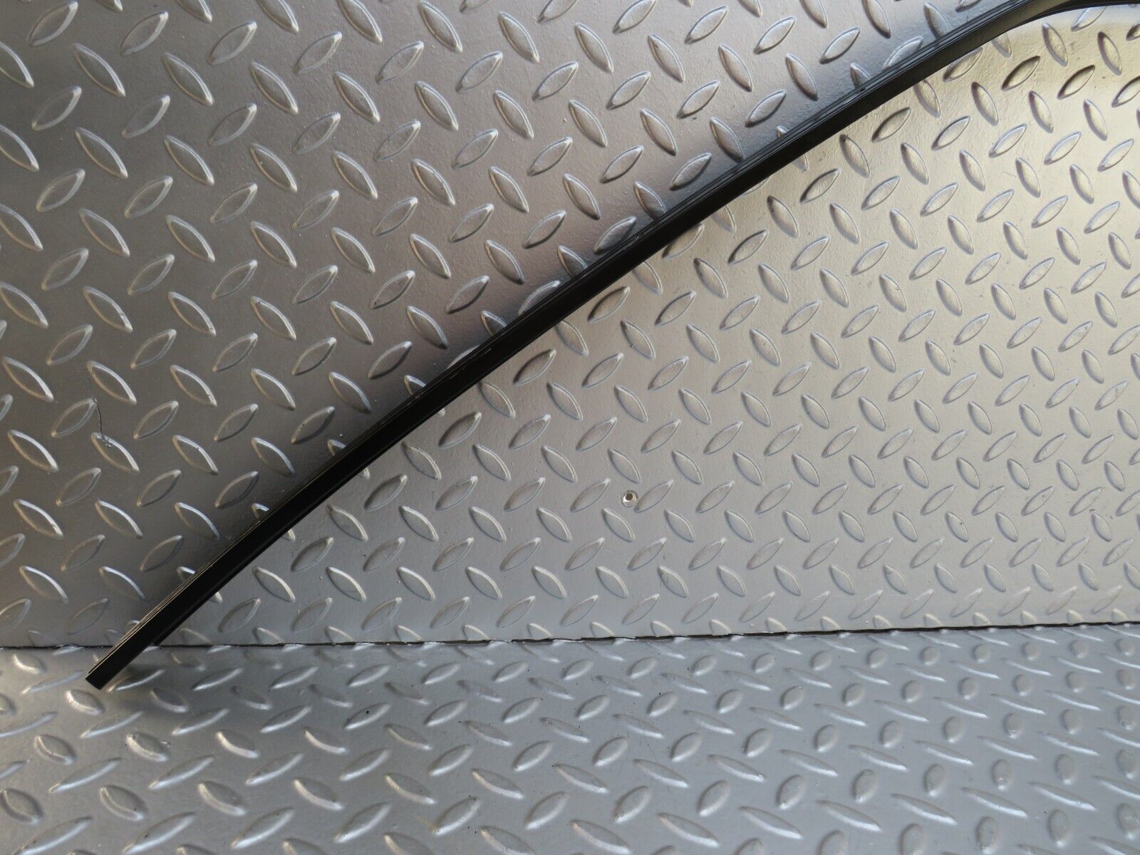37029 Mercedes-Benz C126 420SEC Coupe Roof Trim Left