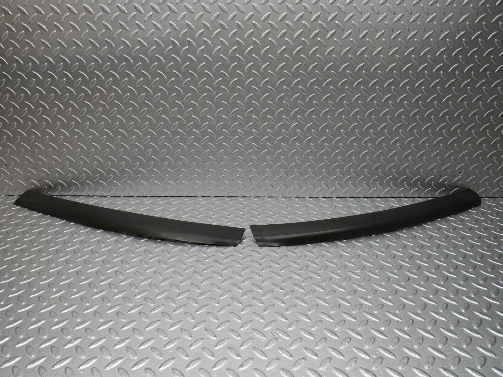 32587 Mercedes-Benz S124 300TE Wagon Windscreen Lower Moulding Trim Pair