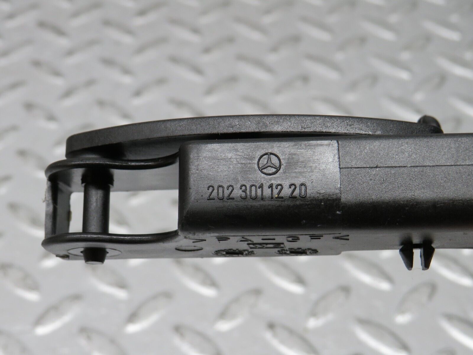 33465 Mercedes-Benz W202 C180 Accelerator Pedal Linkage 2023011223 1403000213