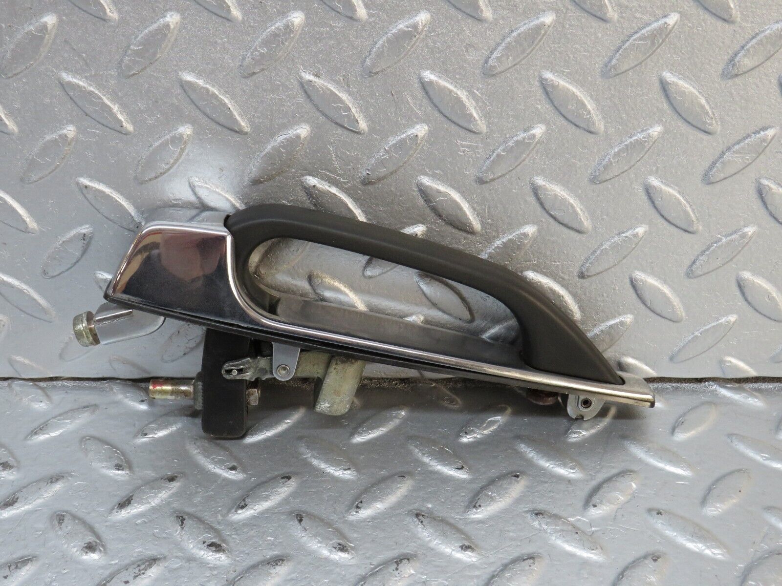 40617 Mercedes-Benz W123 300D Rear Right Exterior Door Handle 1237600359 1237660005