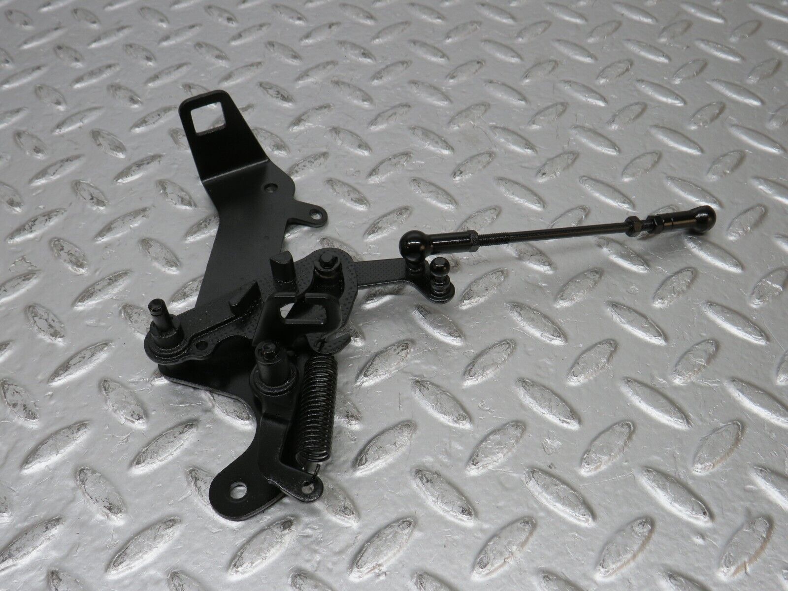 31534 Mercedes-Benz S124 220TE Wagon Throttle Linkage