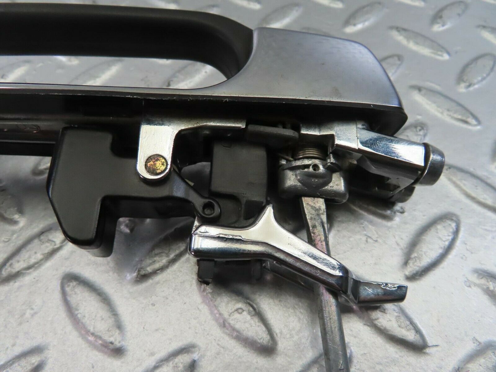 10824 Mercedes-Benz W123 230E Exterior Chrome Door Handle Front Left No Key