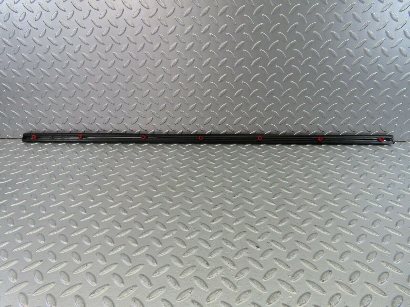 10239 Mercedes-Benz W123 Front Left Door Centre Moulding Trim