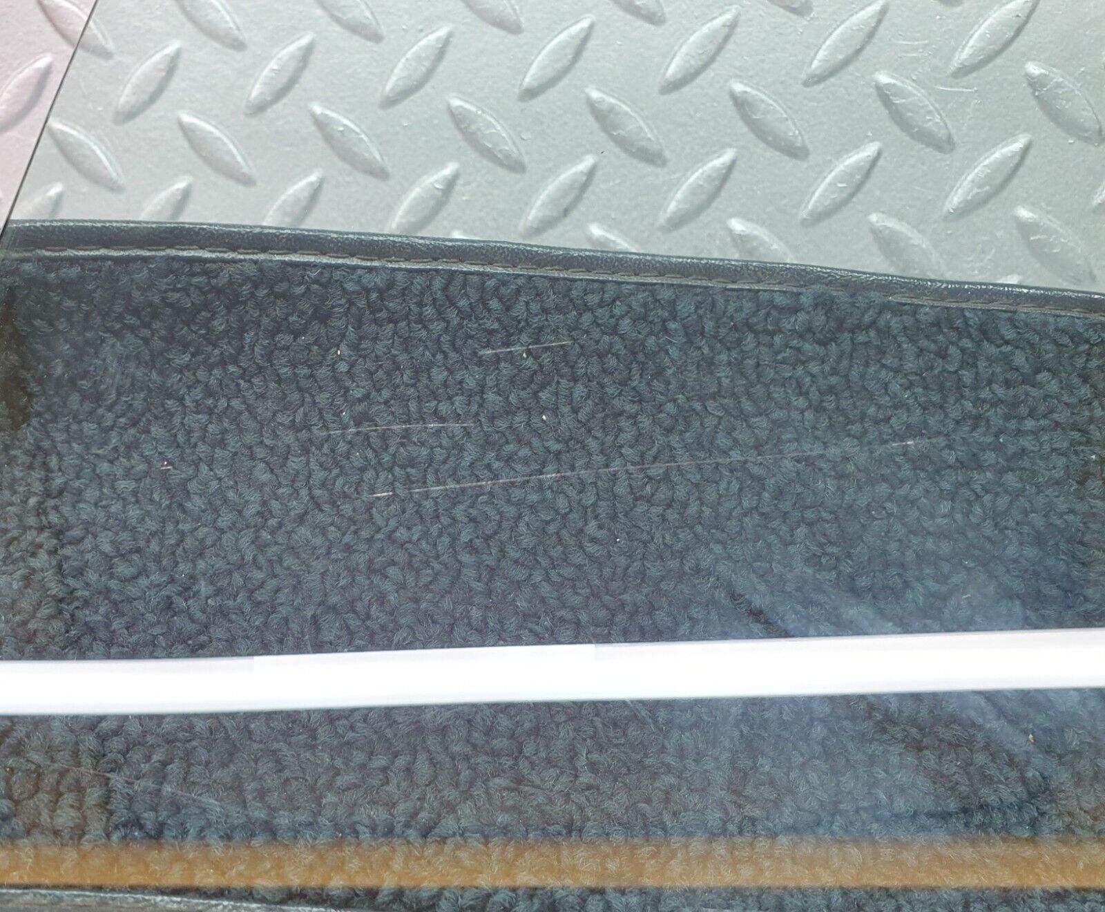 40781 Mercedes-Benz W123 300D Rear Right Door Window Glass