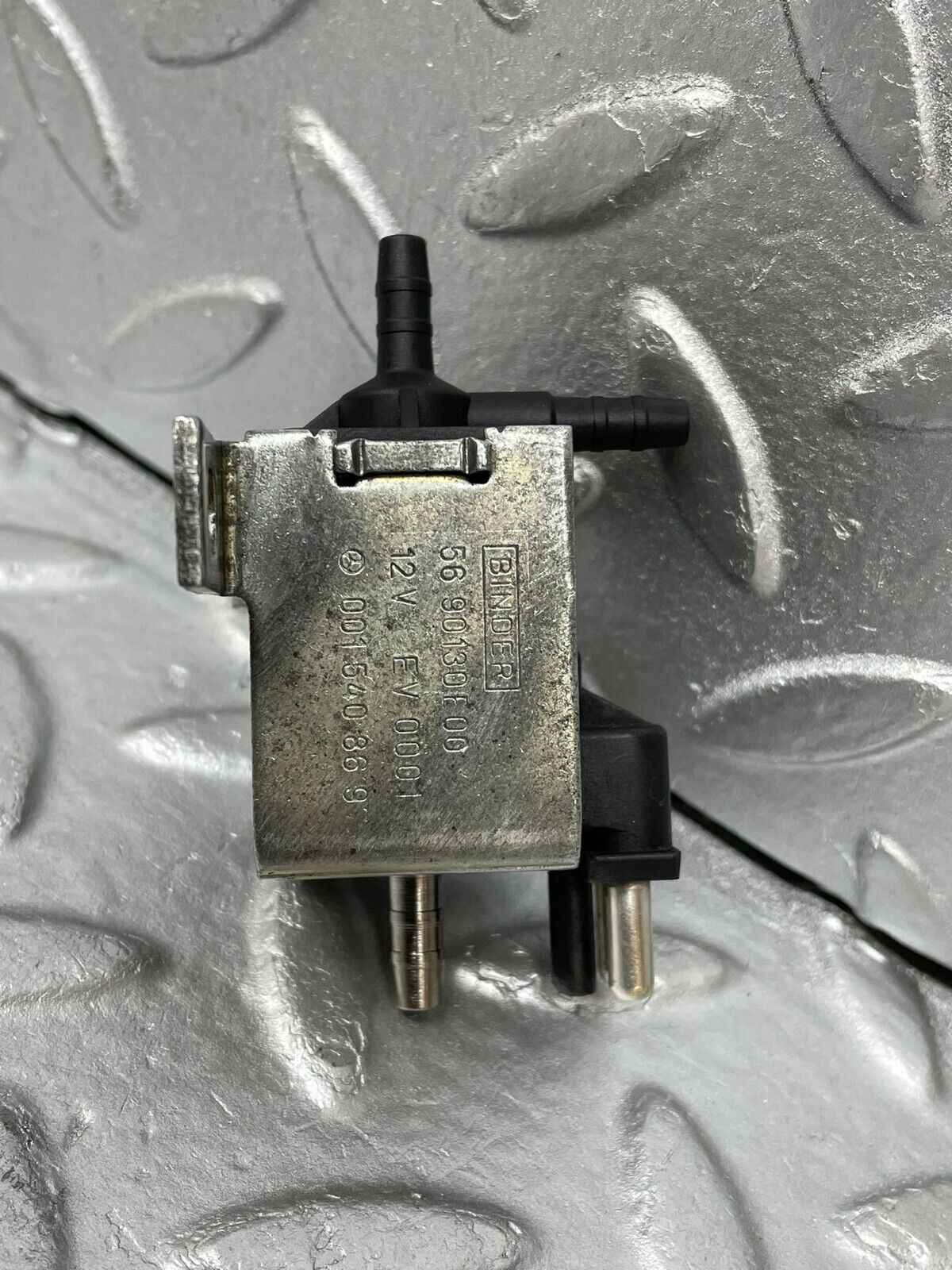 37965 Mercedes-Benz A124 320E Cabriolet Vacuum Control Valve 0015408697