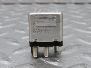 W124 Wagon multi purpose relay used OEM