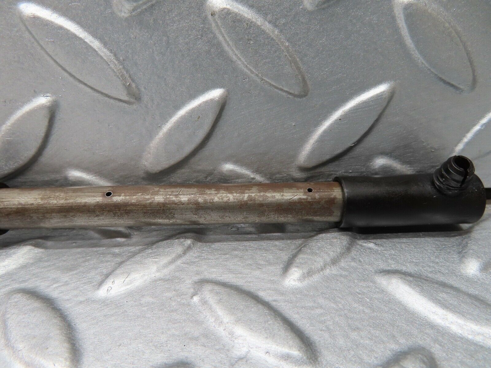 16765 Mercedes-Benz C107 380SLC Camshaft Oil Tube