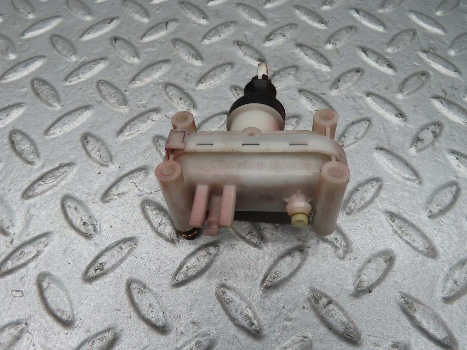 14550 Mercedes-Benz W201 190E Rear Left Door Lock Vacuum Actuator