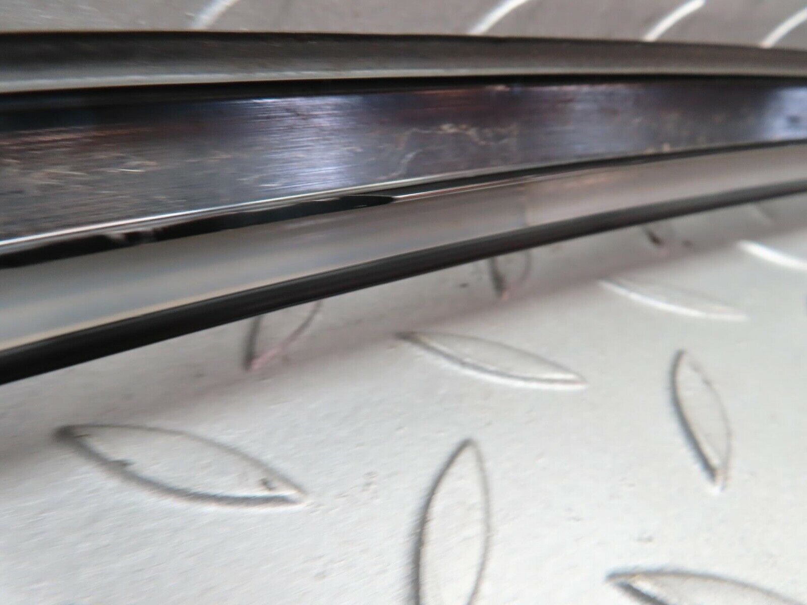16508 Mercedes-Benz W124 260E Roof Chrome Right Side