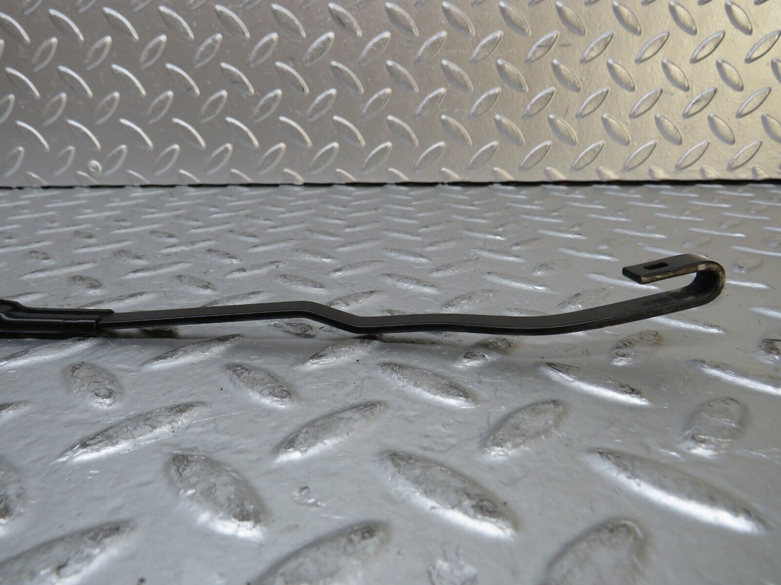 27207 Mercedes-Benz W123 280E Wiper Arm Bosch Right Side