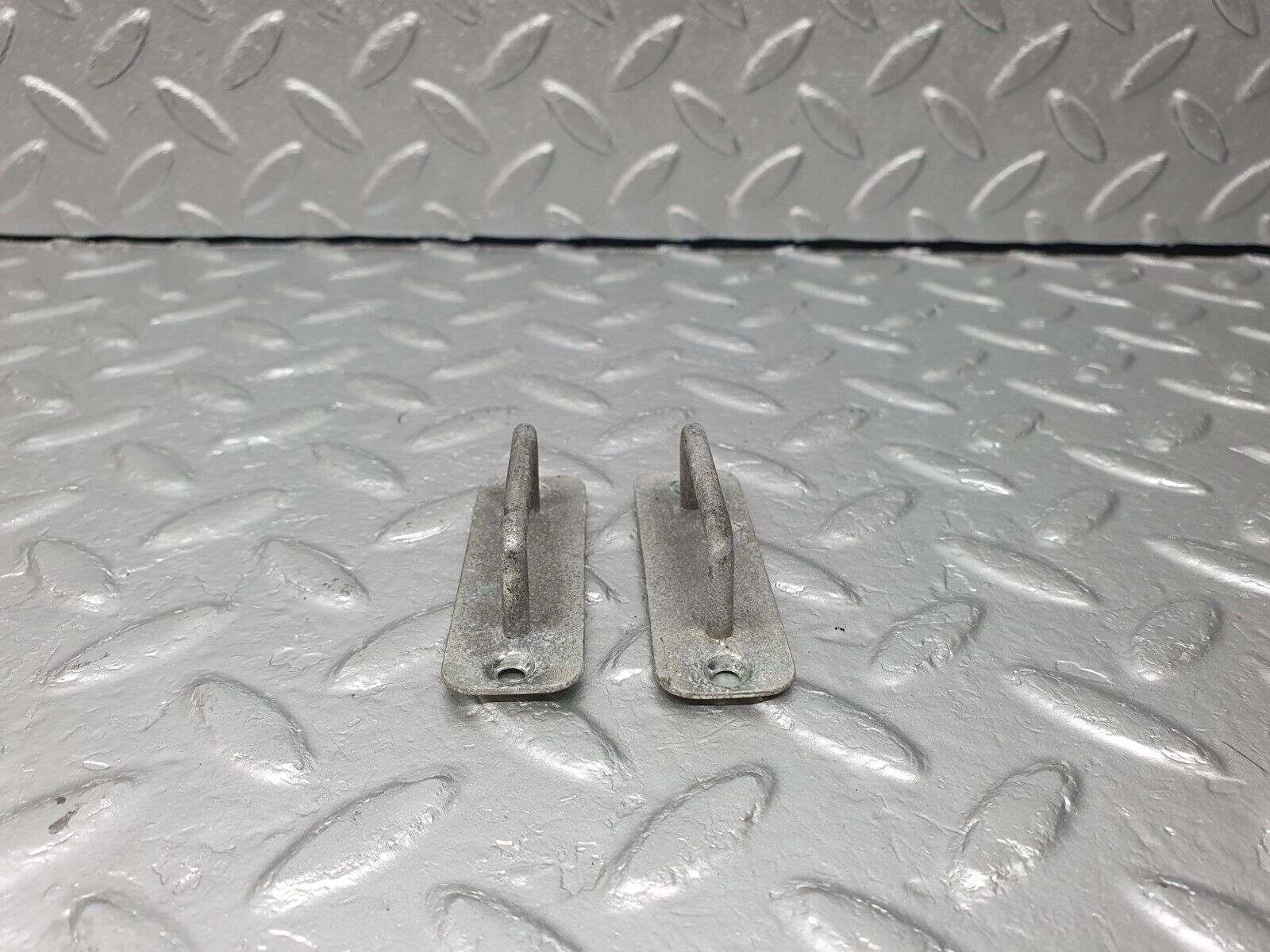 41300 Mercedes-Benz S124 E220 Wagon Tailgate Cargo Hook Clip