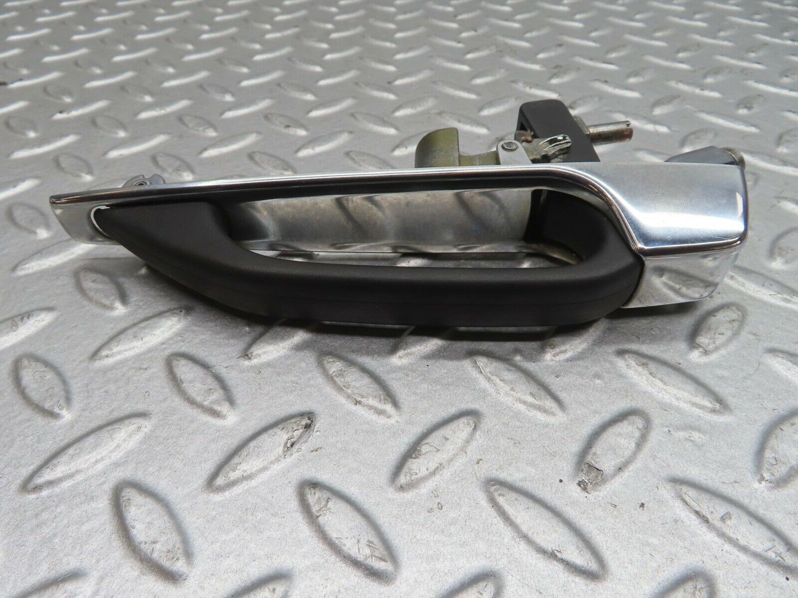13866 Mercedes-Benz W123 200 Exterior Chrome Door Handle Rear 1237600359