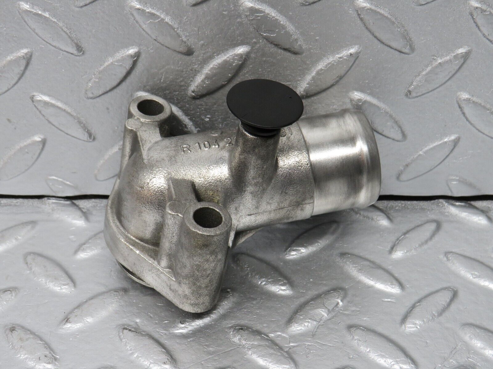 39437 Mercedes-Benz R129 320SL Coupe Coolant Flange Pipe 1042030431