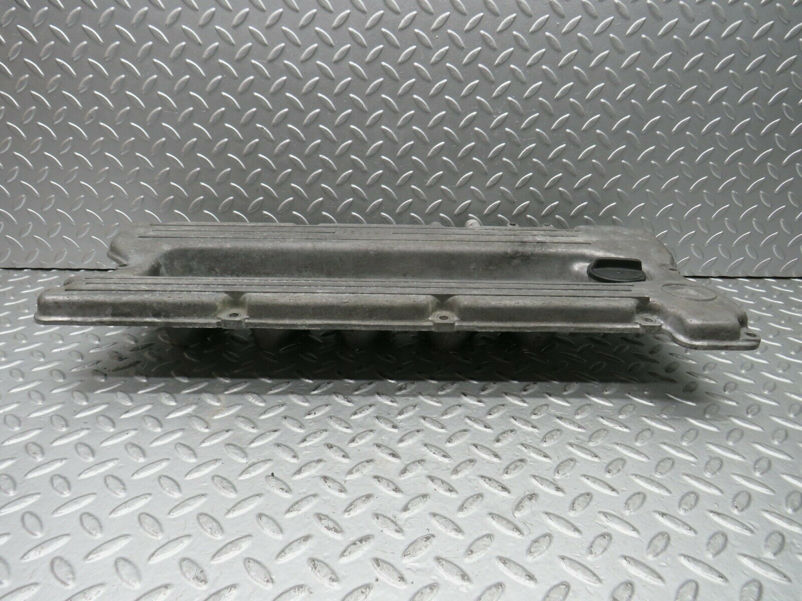 22232 Mercedes-Benz S123 280TE Wagon Cylinder Head Valve Cover 1100160905