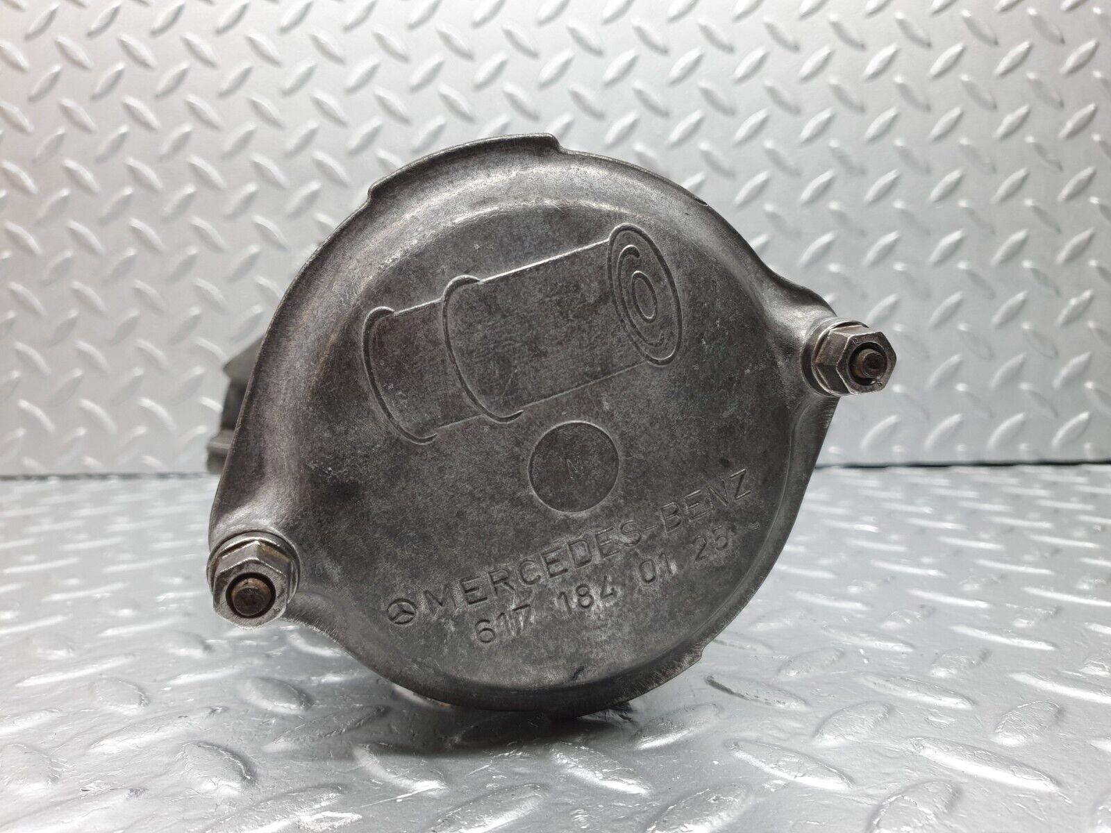 40861 Mercedes-Benz W123 300D Oil Filter Housing 6151840102 6171840125