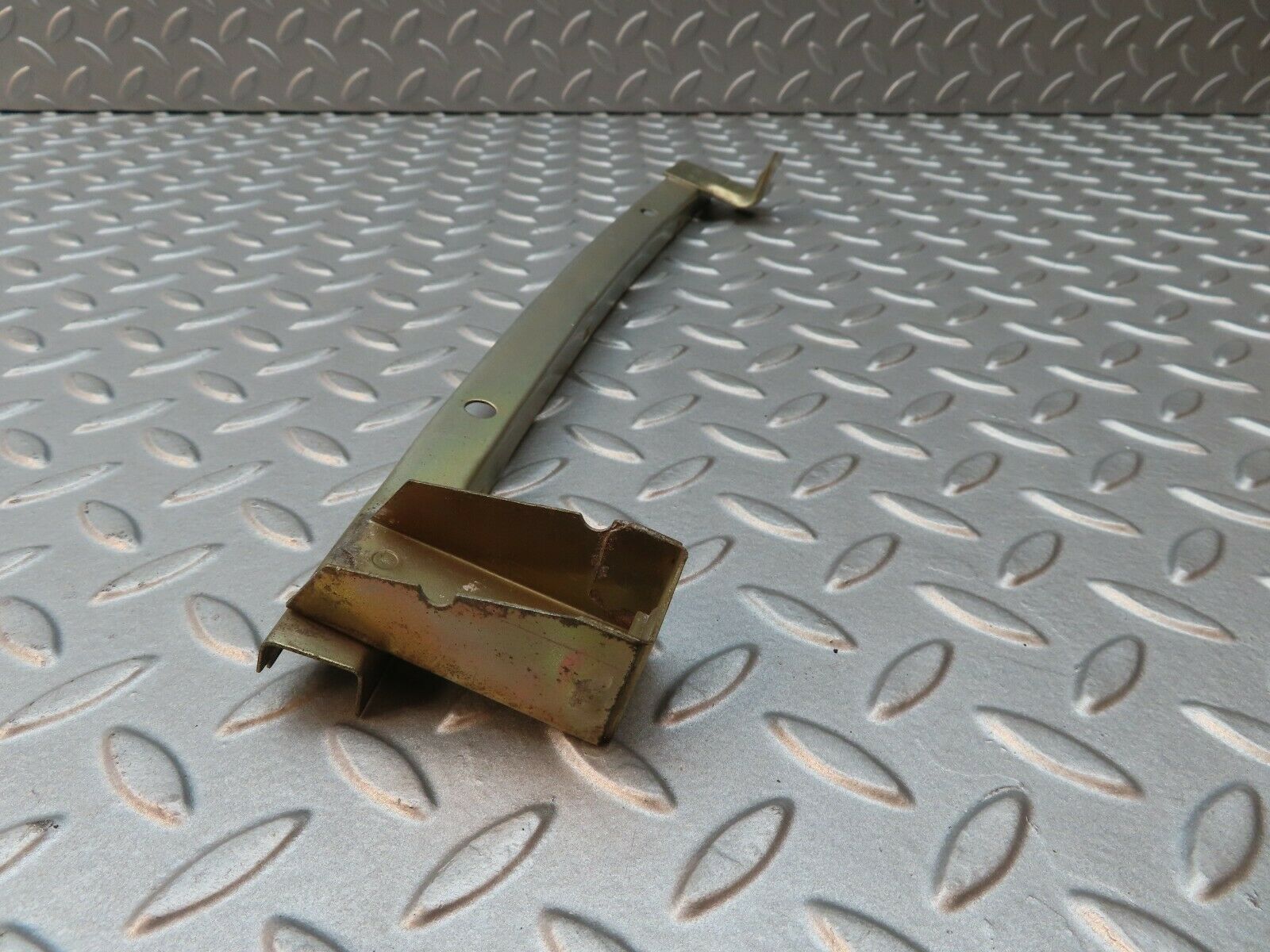 4050 Mercedes-Benz S123 200T Wagon Rear Left Window Guide Rail