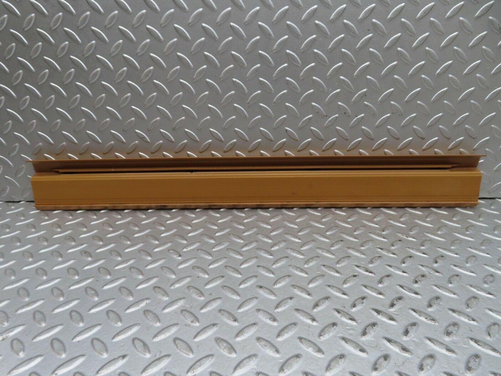 15853 Mercedes-Benz W123 280E Front Right Door Sill Trim Beige
