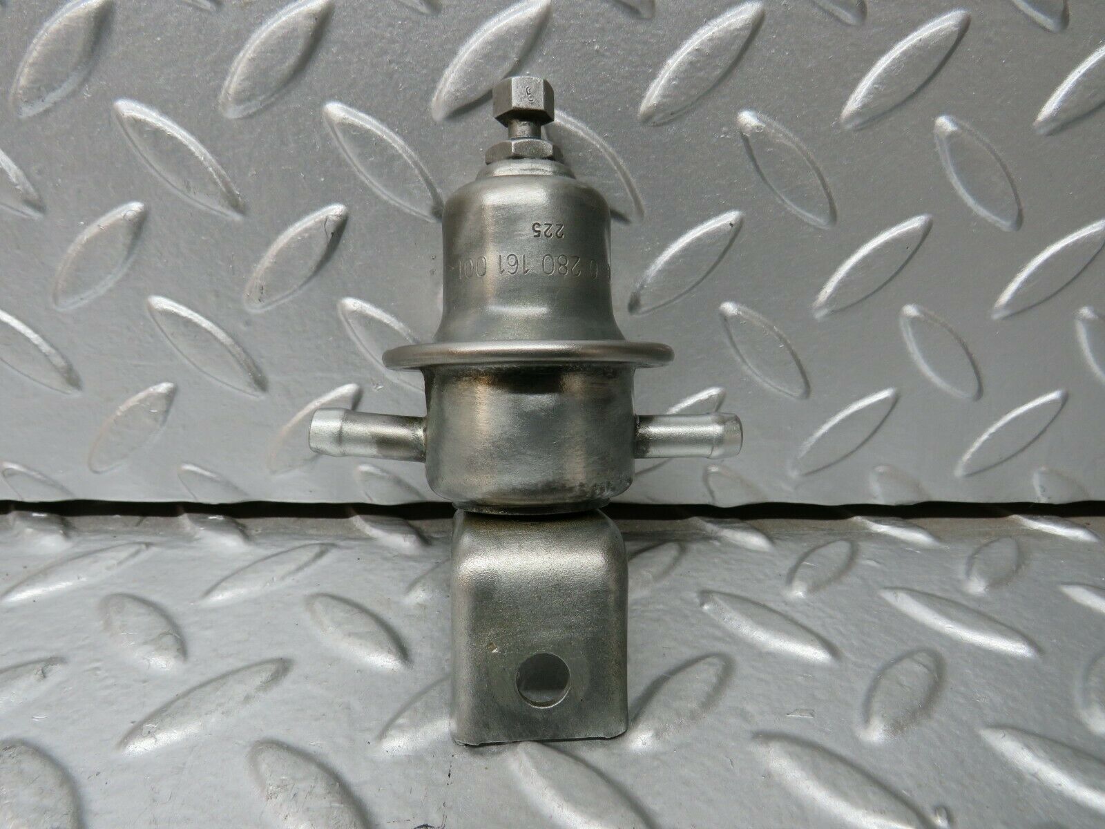 23524 Mercedes-Benz W114 280E Fuel Pressure Regulator Bosch 0280161001