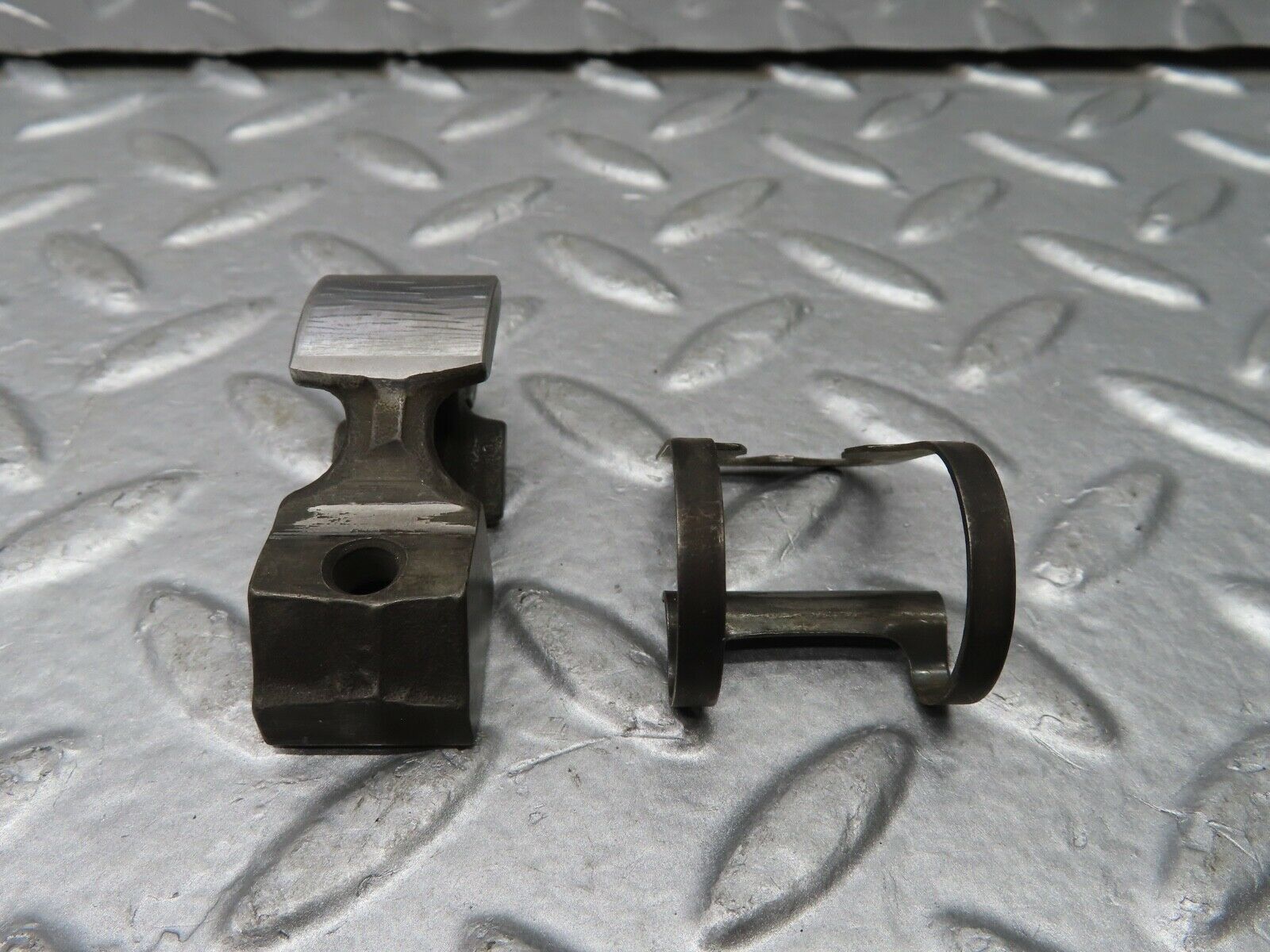 20720 Mercedes-Benz R107 450SL Valve Rocker Arm With Retaining Spring