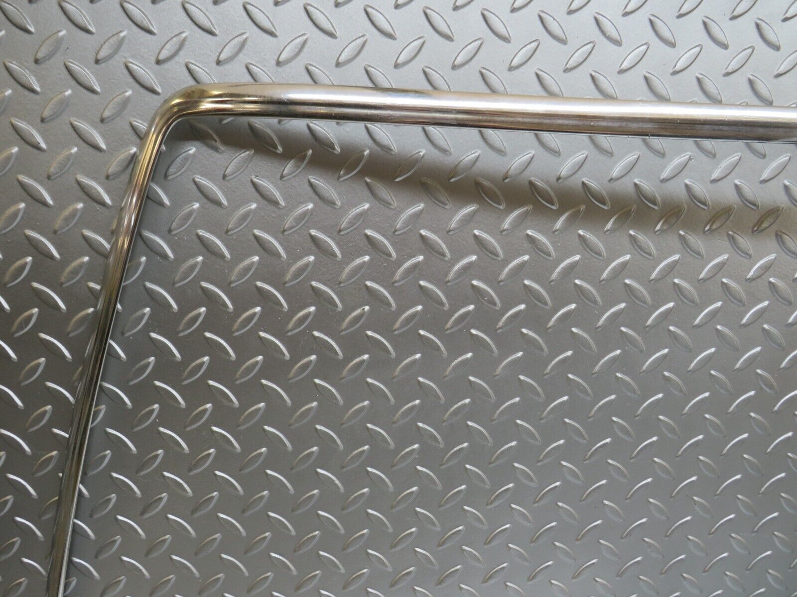 26299 Mercedes-Benz W116 450SE Rear Windscreen Chrome Frame