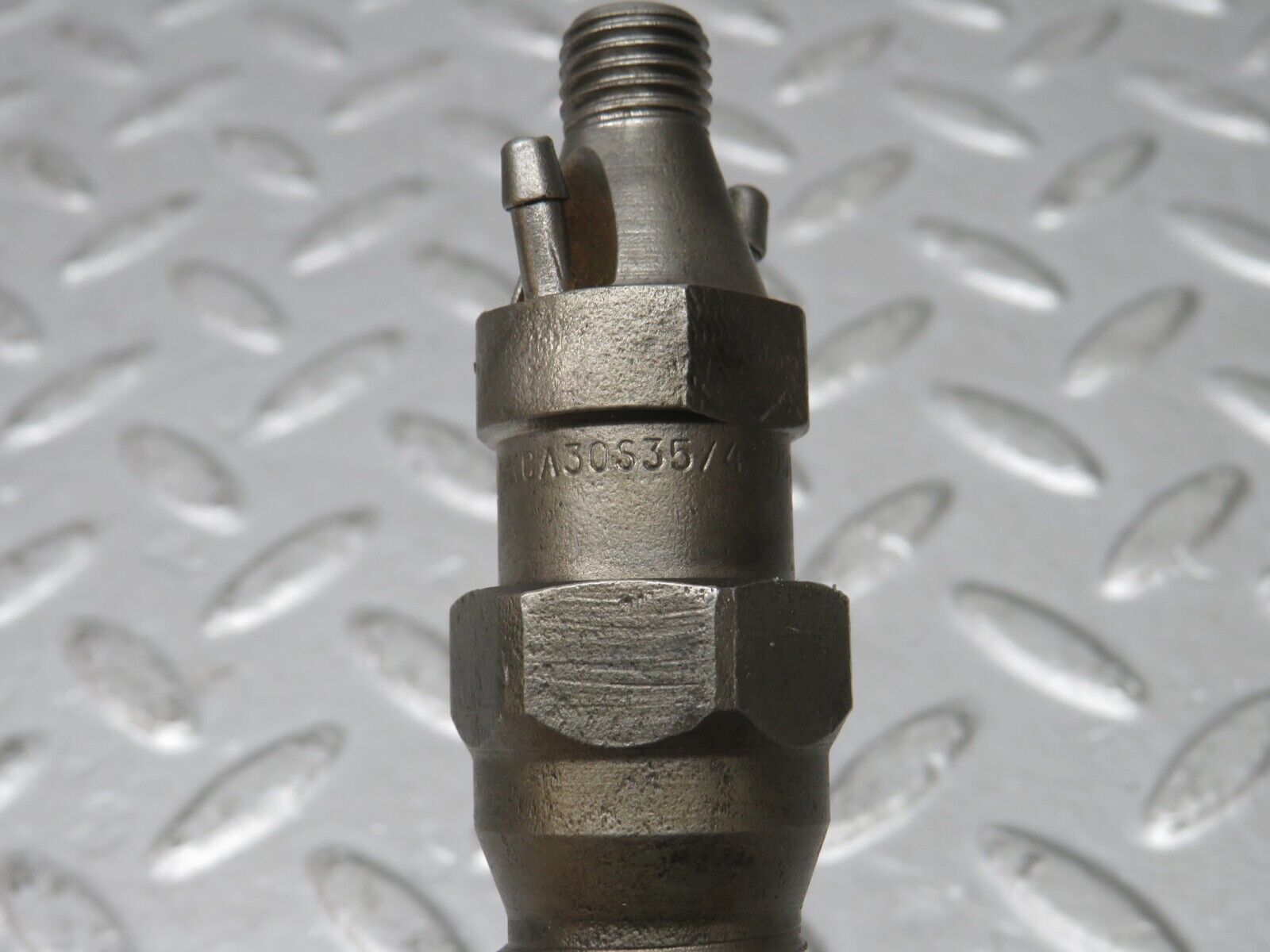 32903 Mercedes-Benz W123 300D Fuel Injector Bosch KCA30S35/4