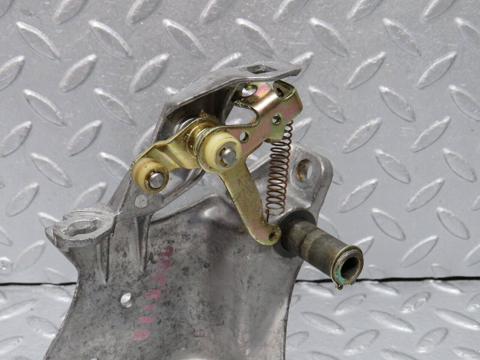 38764 Mercedes-Benz W201 190E 2.6L Brake Pedal Bracket 1242900919