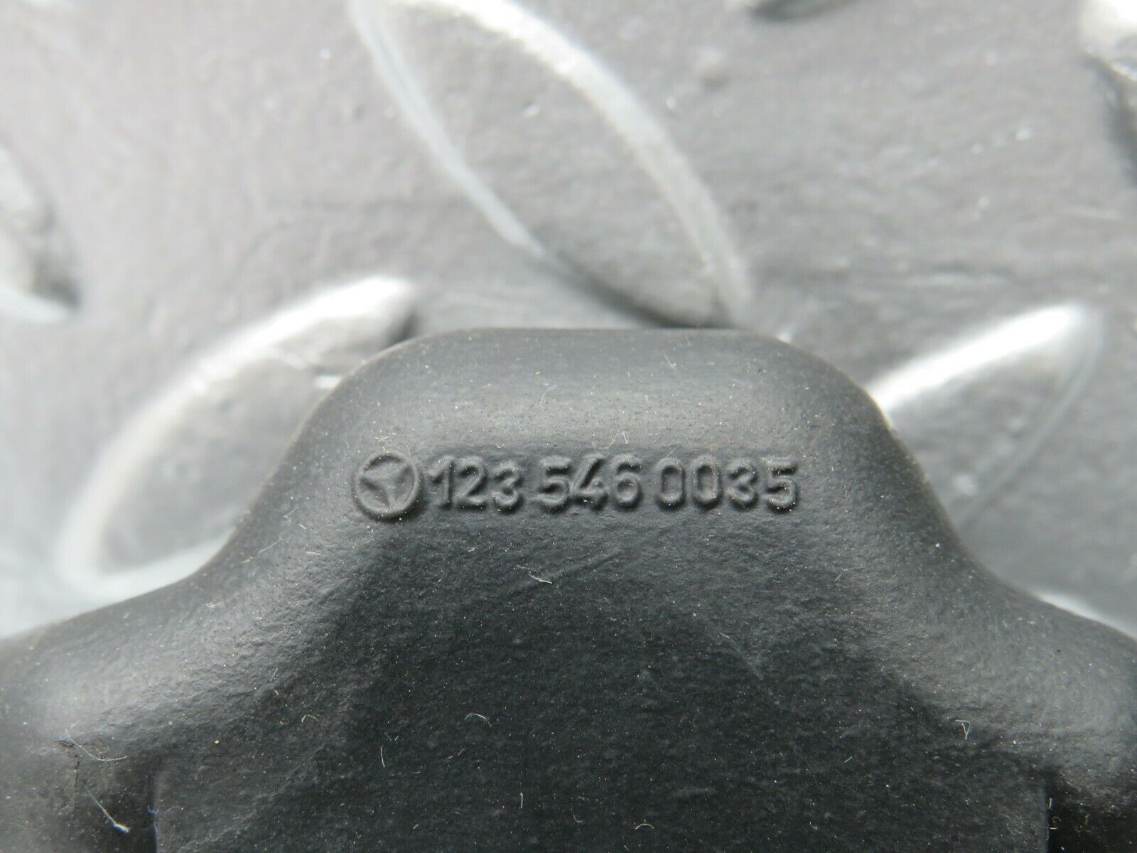 24093 Mercedes-Benz W123 280E Starter Motor Wire Rubber Cover