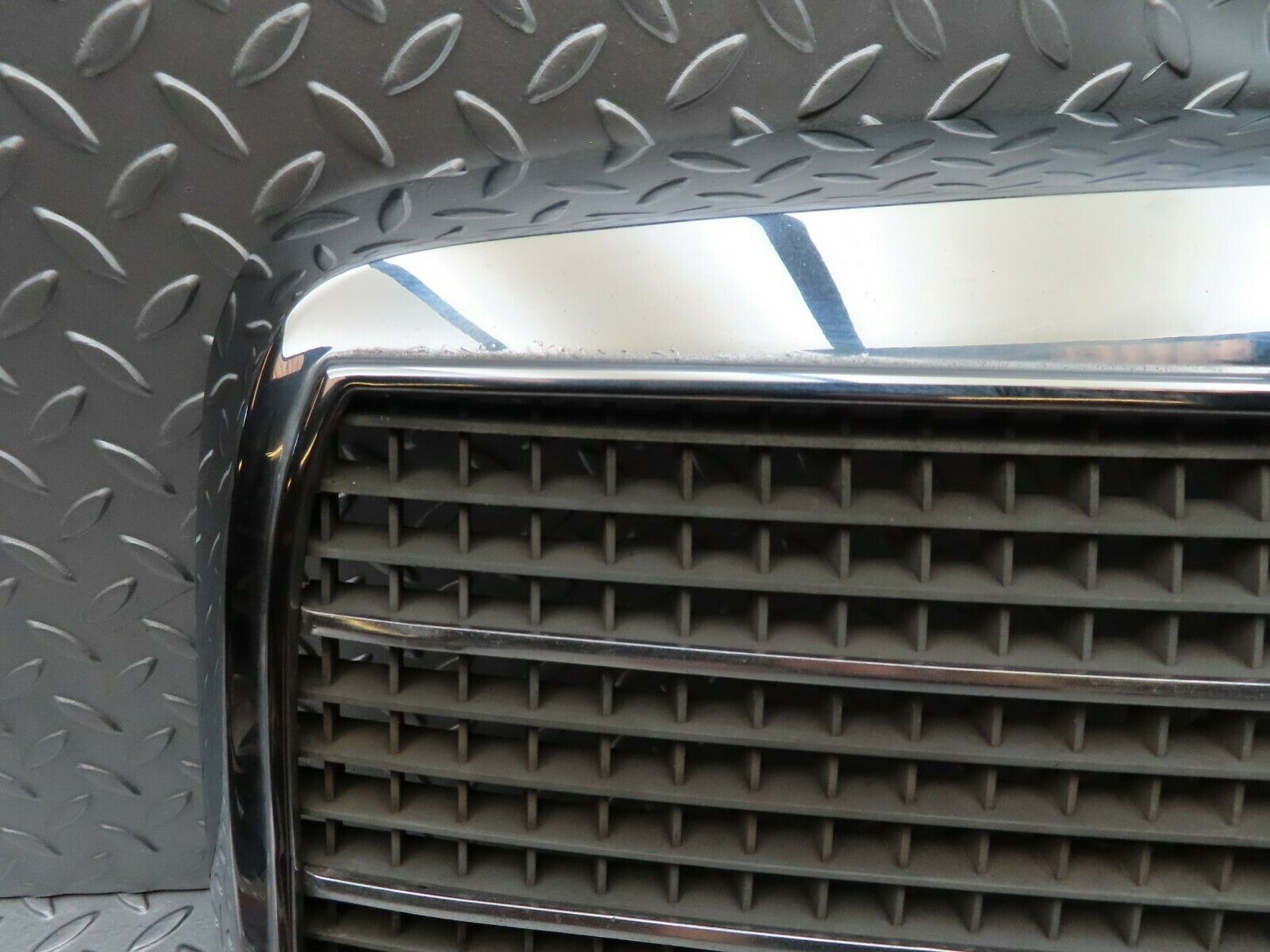 4580 Mercedes-Benz W114 280CE Coupe Bonnet Grill Chrome
