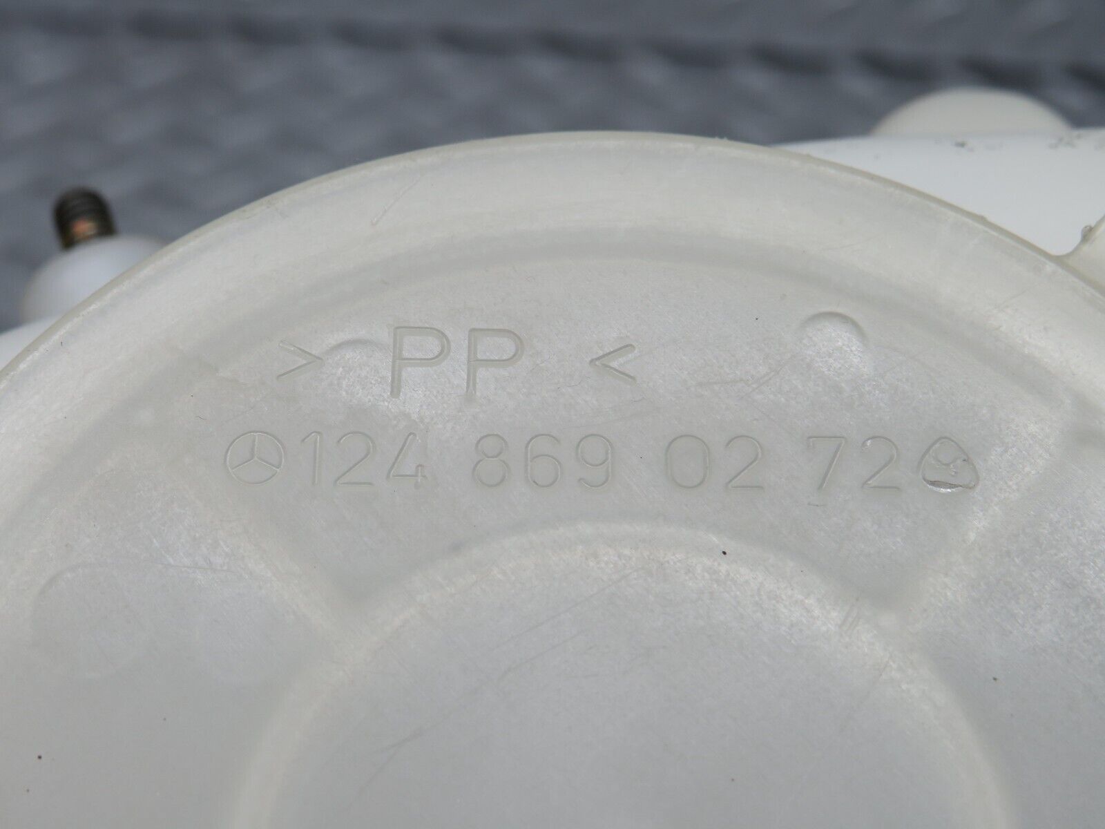 27599 Mercedes-Benz S124 300TE Windscreen Washer Reservoir Tank 1248691120