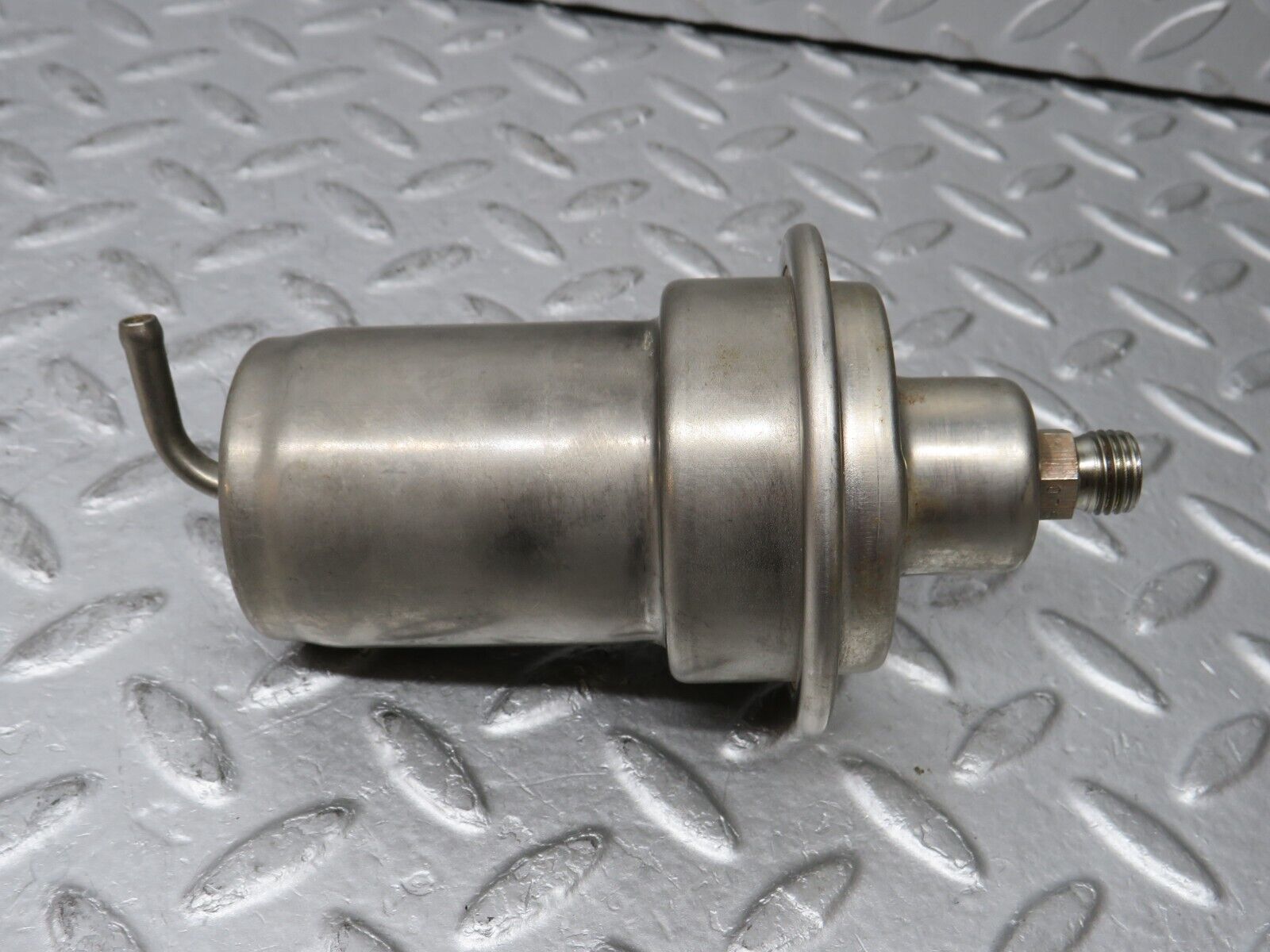 35347 Mercedes-Benz R107 280SL Fuel Pressure Regulator Bosch 0004760421