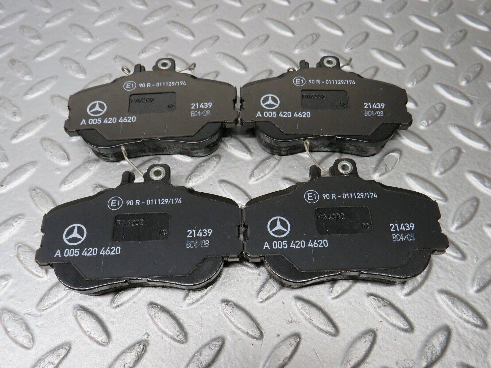 38203 Mercedes-Benz W202 Genuine Front Brake Pads New 0054204620