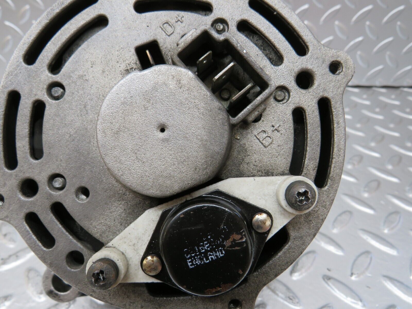 25367 Mercedes-Benz W201 190D Alternator Generator