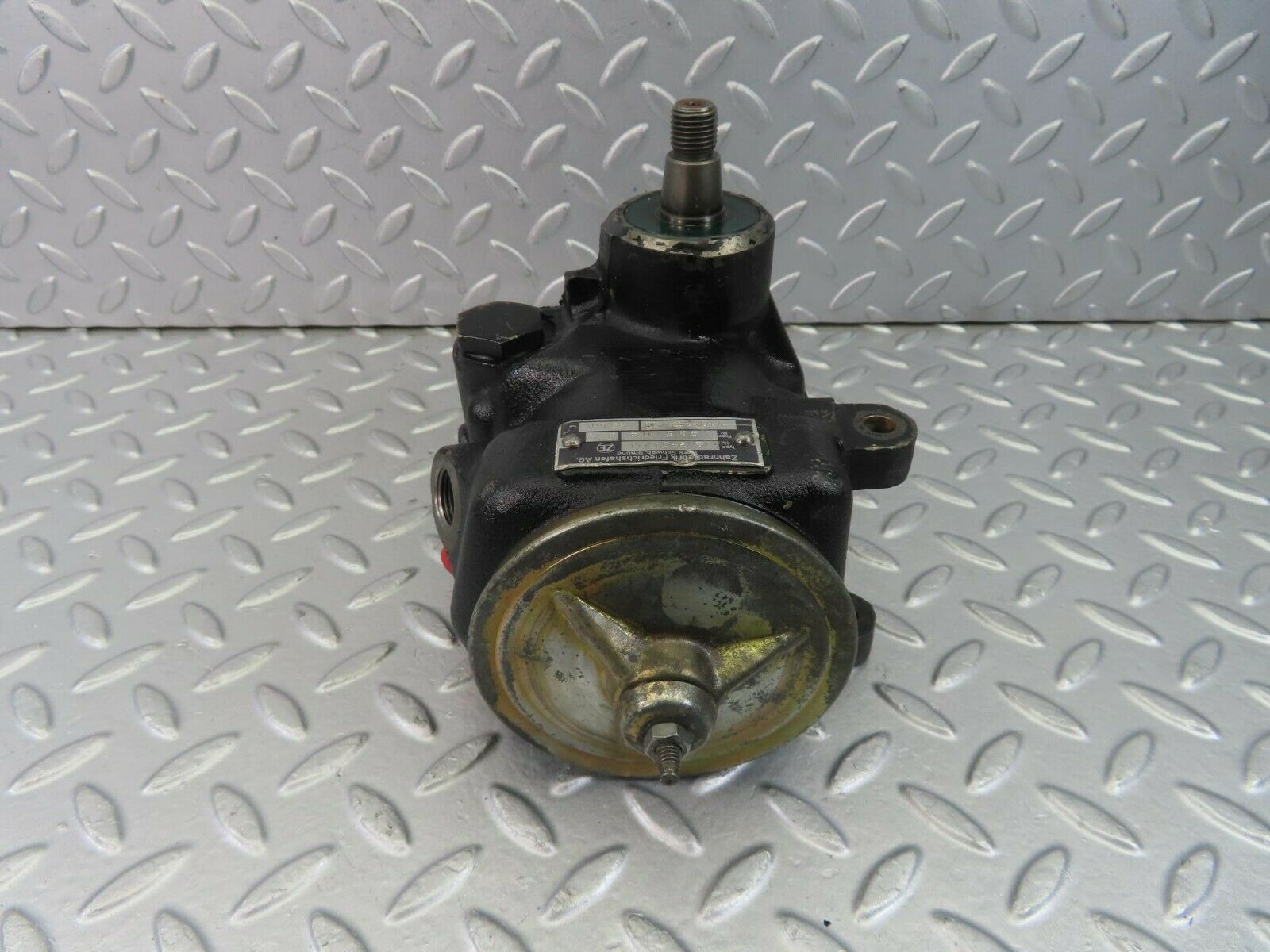 8910 Mercedes-Benz W116 Power Steering Pump 1164601780
