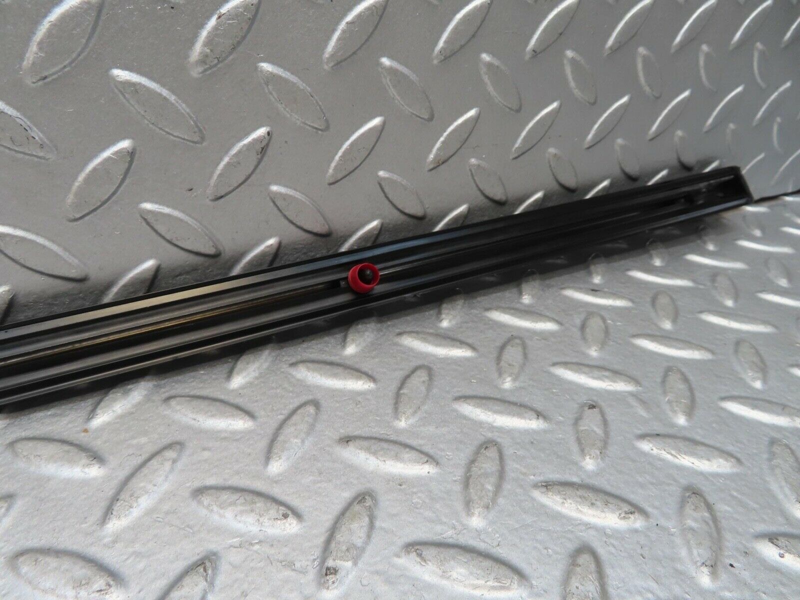 15834 Mercedes-Benz W123 280E Front Left Fender Centre Moulding Trim