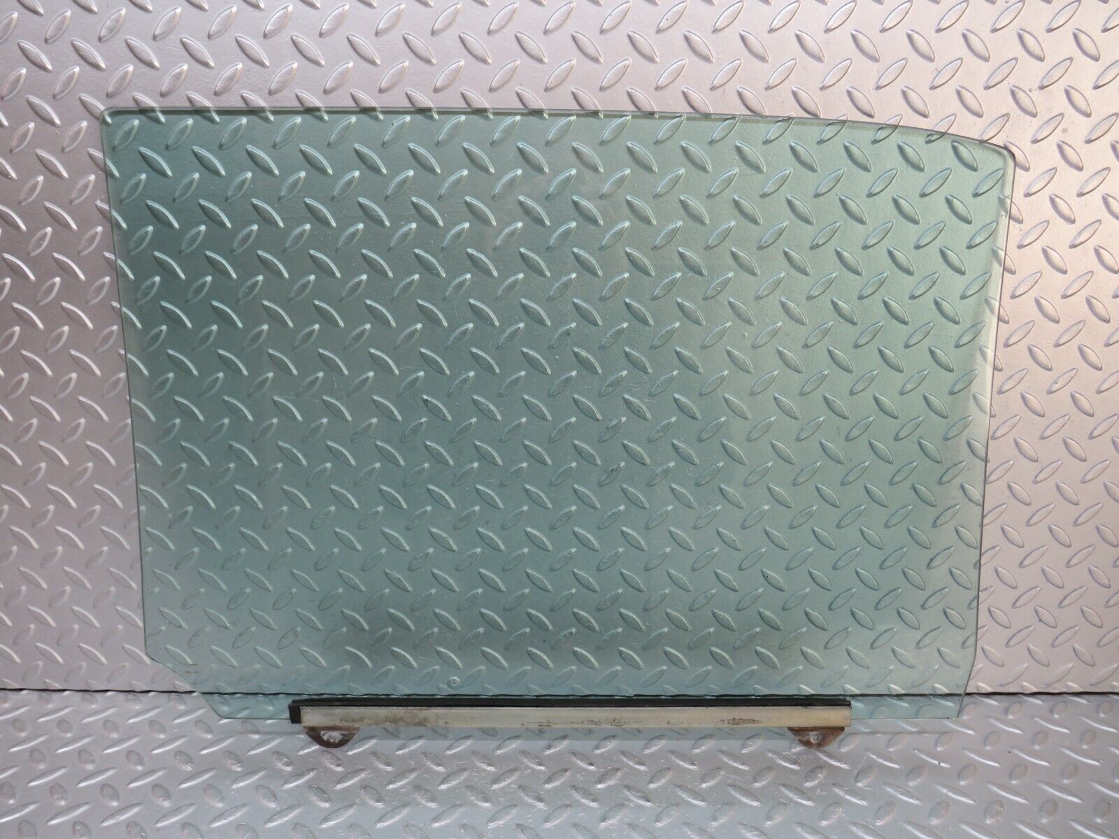 37512 Mercedes-Benz W109 300SEL Rear Right Door Window Glass