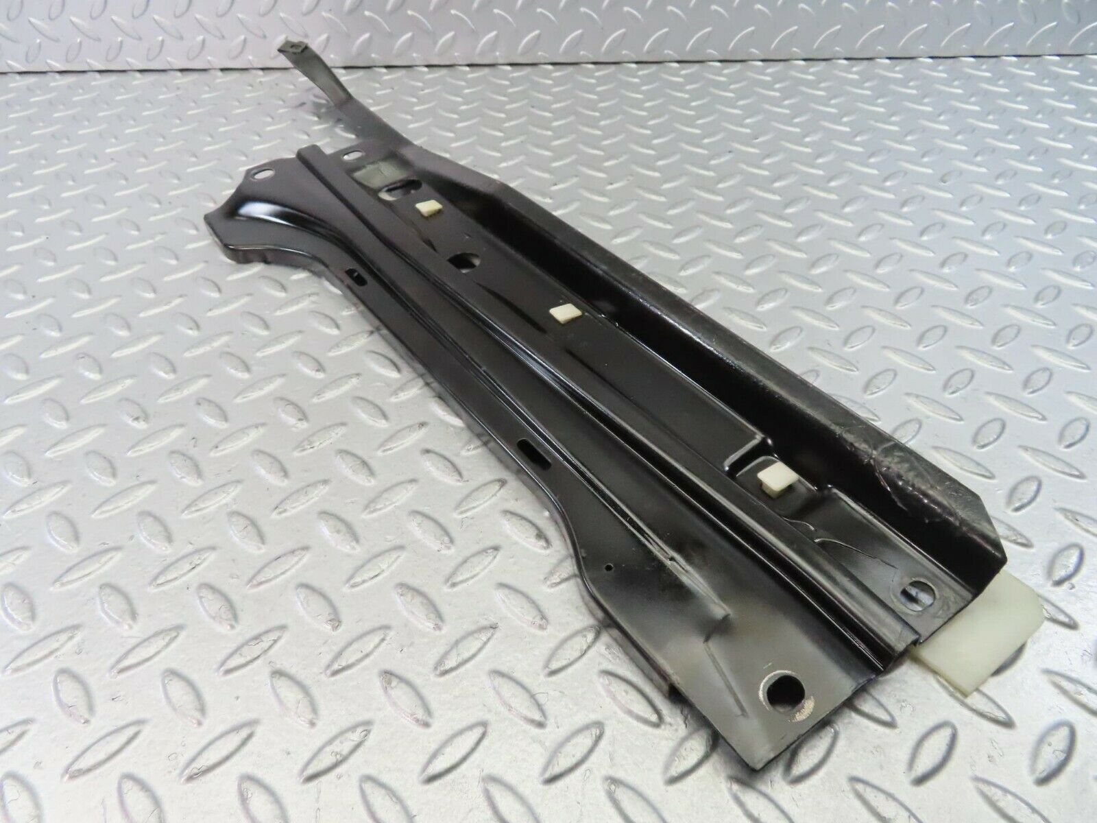 9313 Mercedes-Benz C124 300CE Coupe Rear Window Channel Support Right