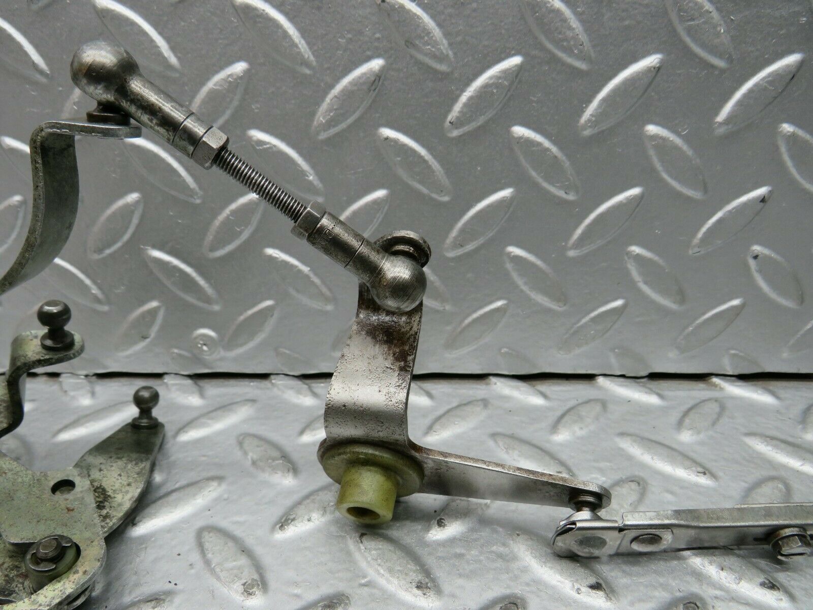 22182 Mercedes-Benz S123 280TE Wagon Throttle Linkage 0025450114
