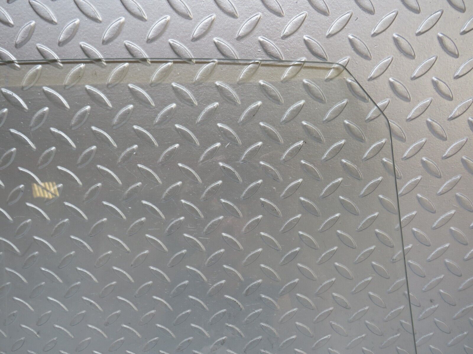 35793 Mercedes-Benz W108 Front Left Door Window Glass