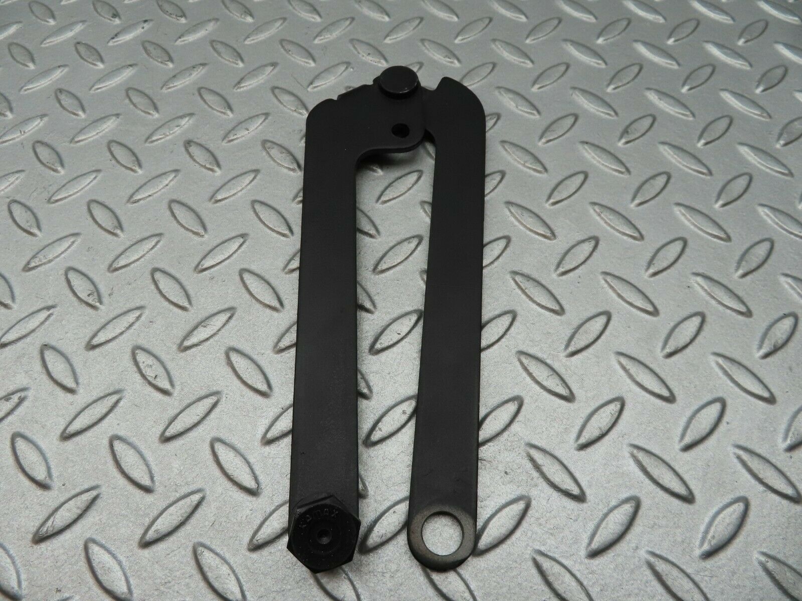 3623 Mercedes-Benz W115 220D Right Bonnet Hinge