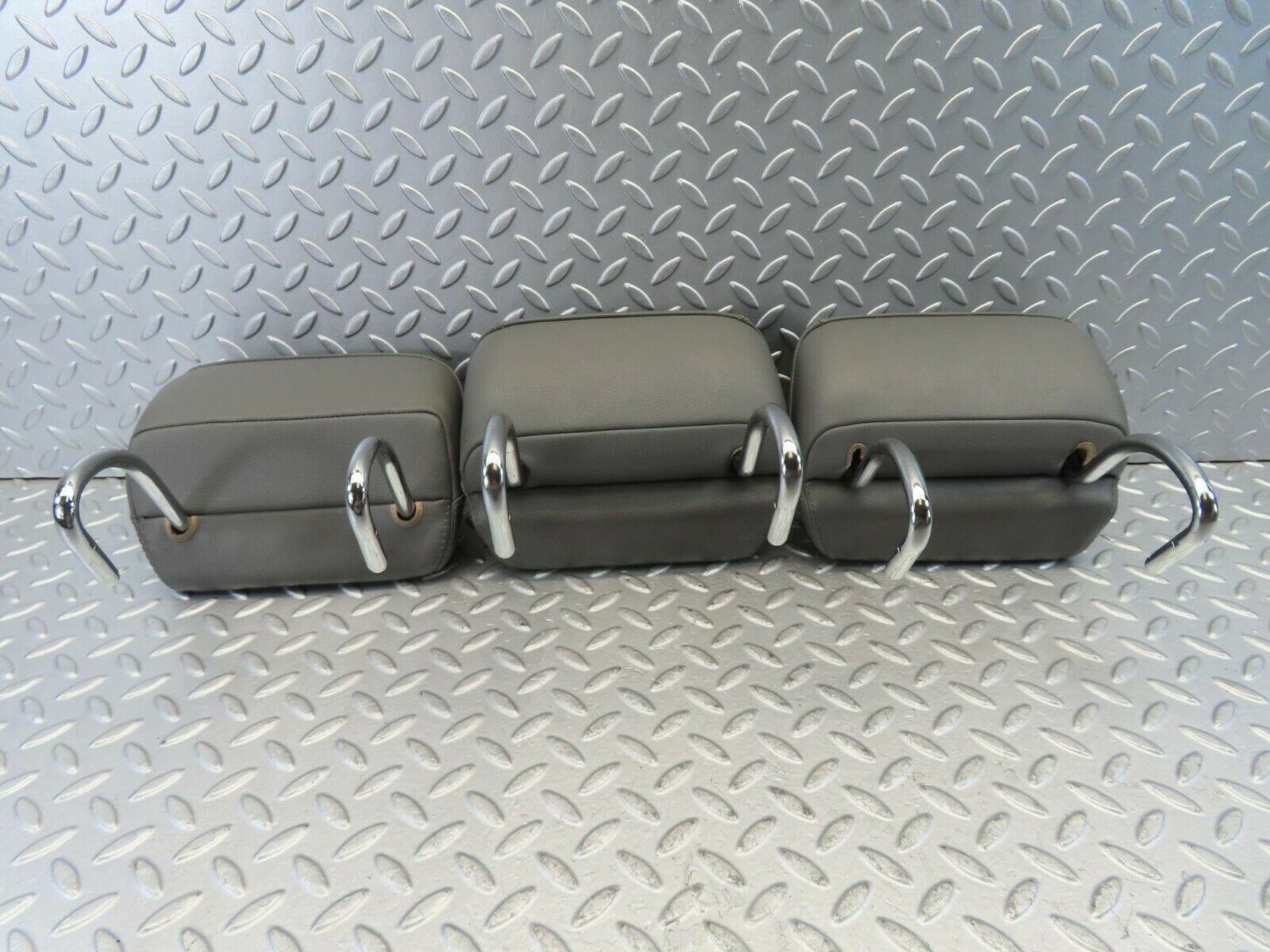 11189 Mercedes-Benz W221 S320 Rear Headrest Set