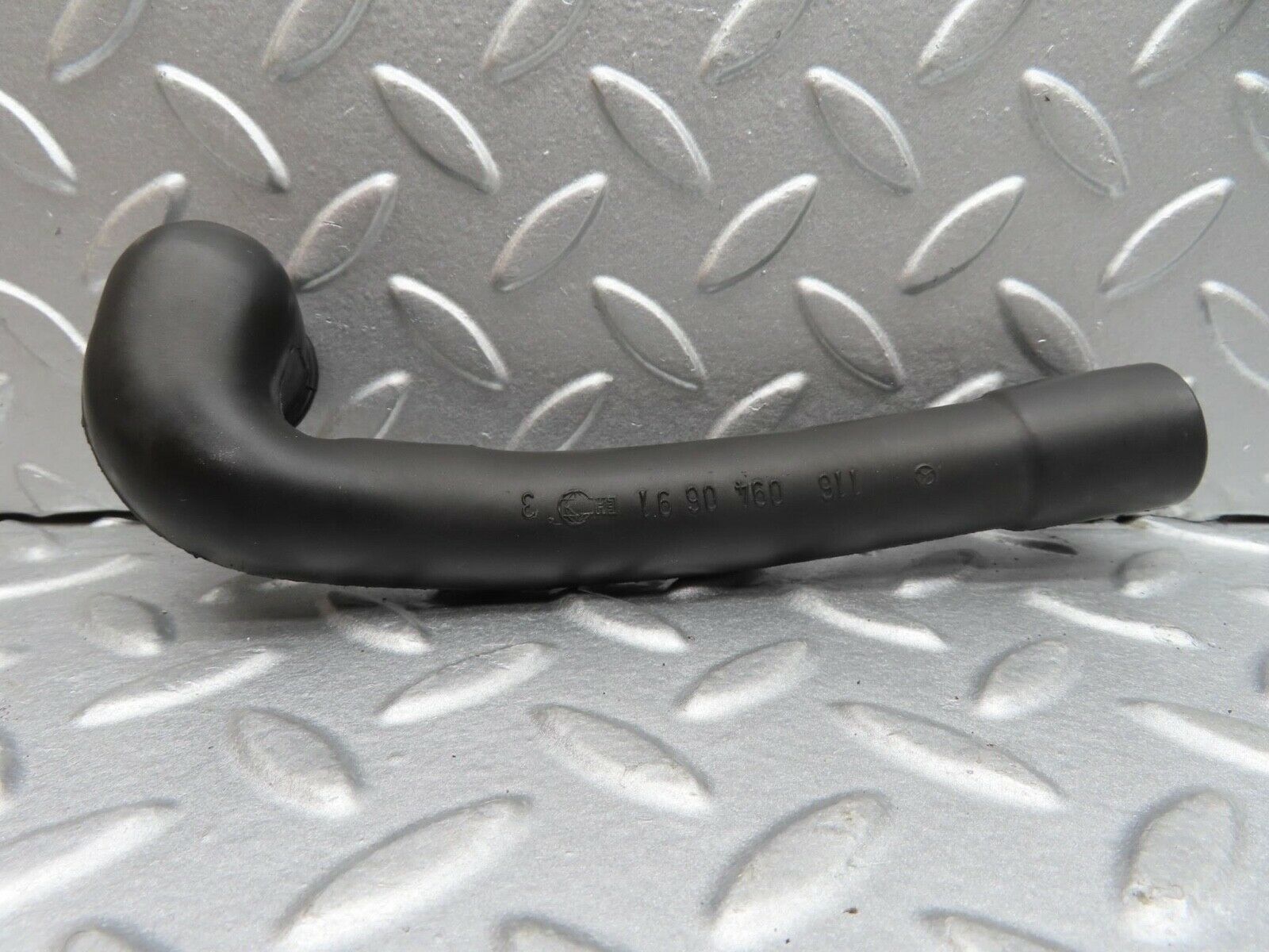 14420 Mercedes-Benz W116 350SE Air Intake Breather Hose 1160940691