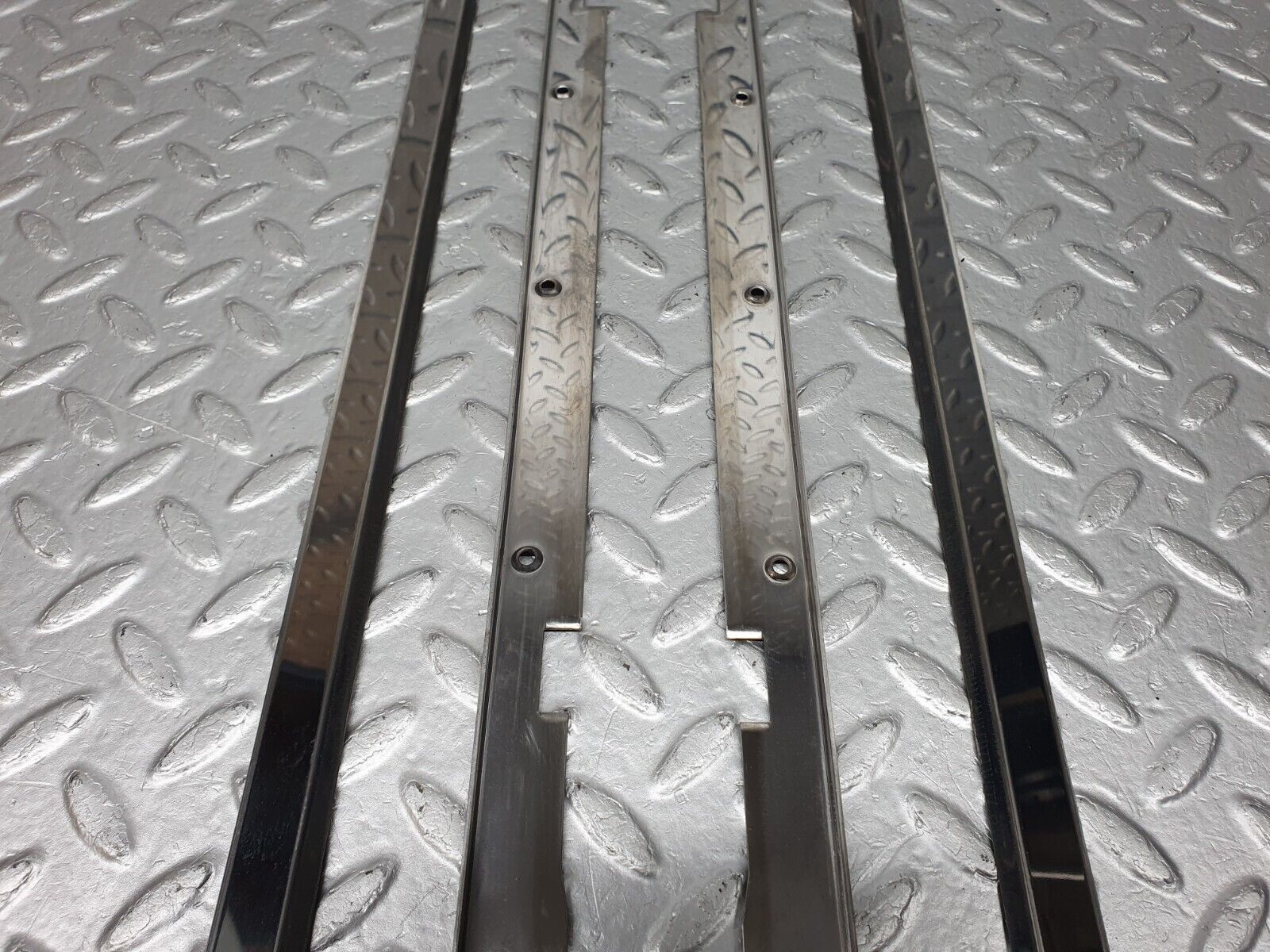 41058 Mercedes-Benz W126 300SE Sunroof Chrome Trim Set
