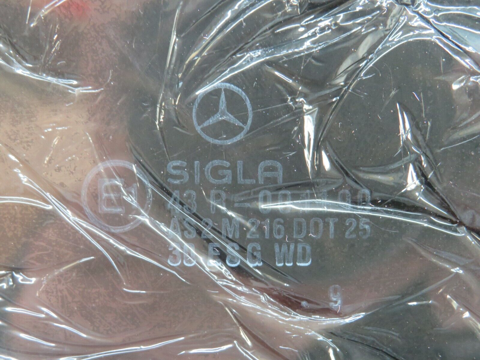 29260 Mercedes-Benz W124 230E Rear Right Door Window Glass