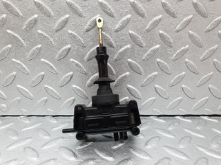 41512 Mercedes-Benz W124 200E Rear Door Lock Vacuum Actuator 0008007975