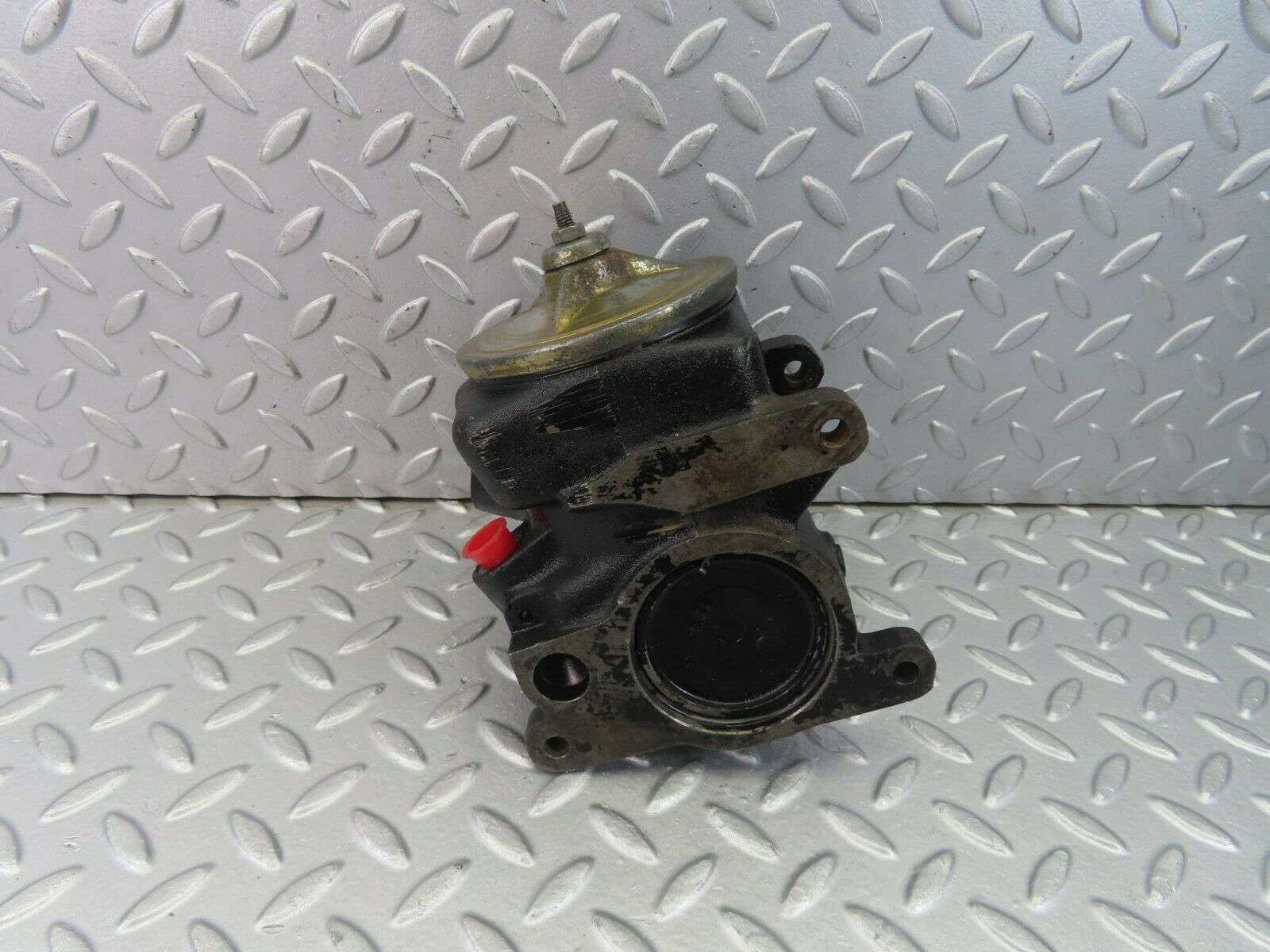 8910 Mercedes-Benz W116 Power Steering Pump 1164601780