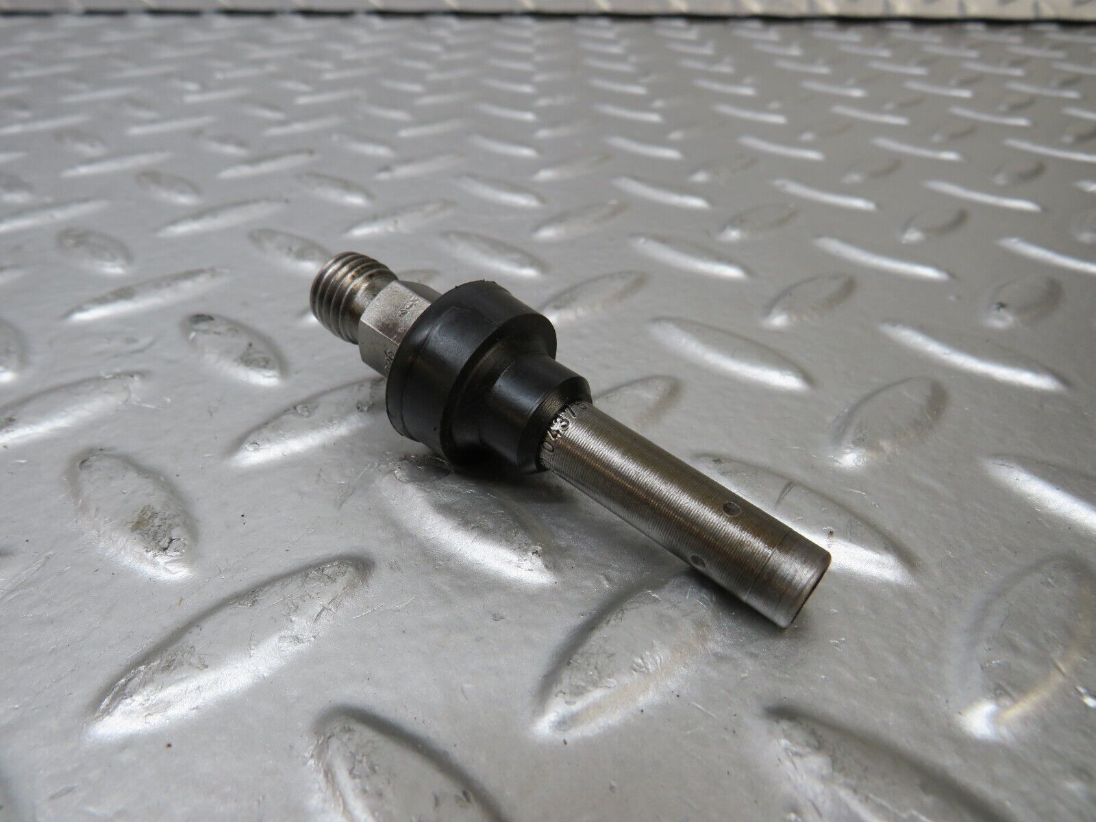 26256 Mercedes-Benz W116 450SE Fuel Injector Bosch 0437502010