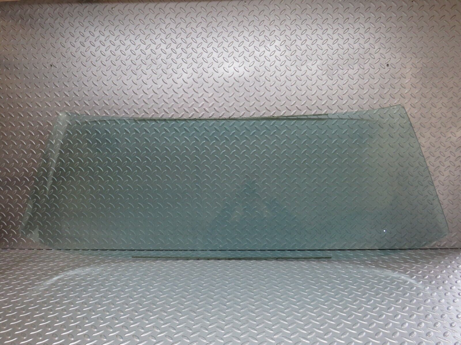 37522 Mercedes-Benz W109 300SEL Rear Heated Windscreen