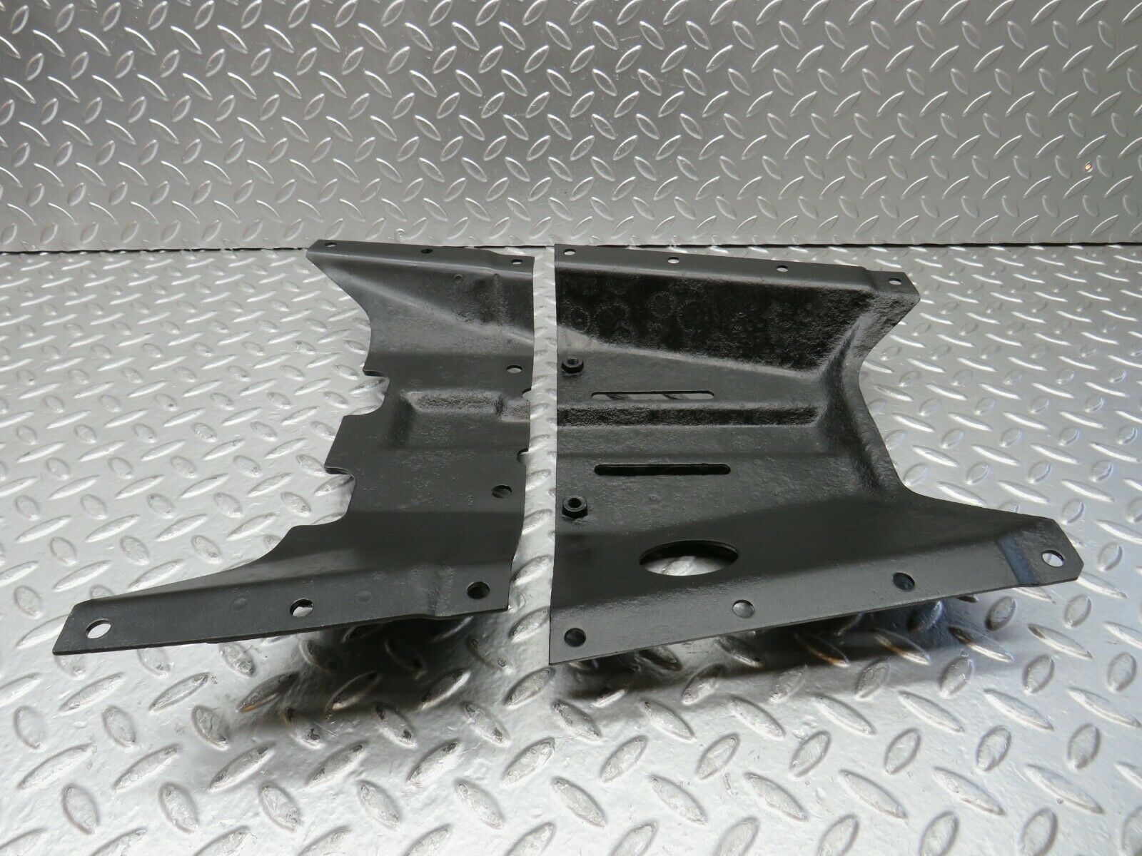 22865 Mercedes-Benz C107 450SLC Coupe Gearbox Mount Bracket Holder