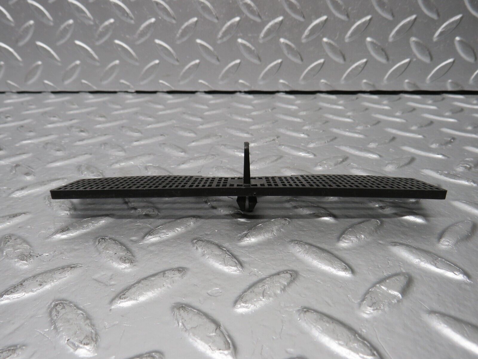 31523 Mercedes-Benz S124 220TE Wagon Windscreen Water Drain Grill 1246280067